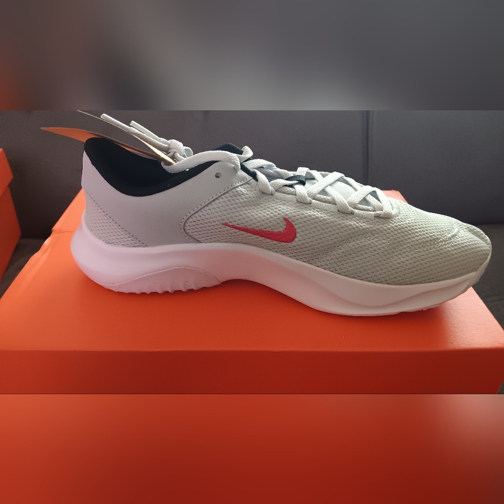 Nike Legend Essential 3 - Picture 3 of 5